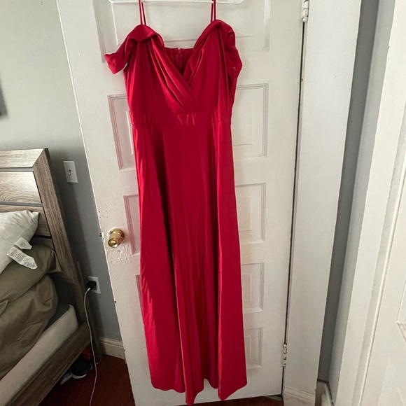 Red off the shoulders Dress - Picture 3 of 5